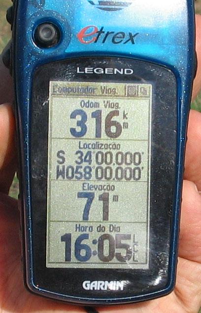 Foto del GPS marcando la confluencia exacta