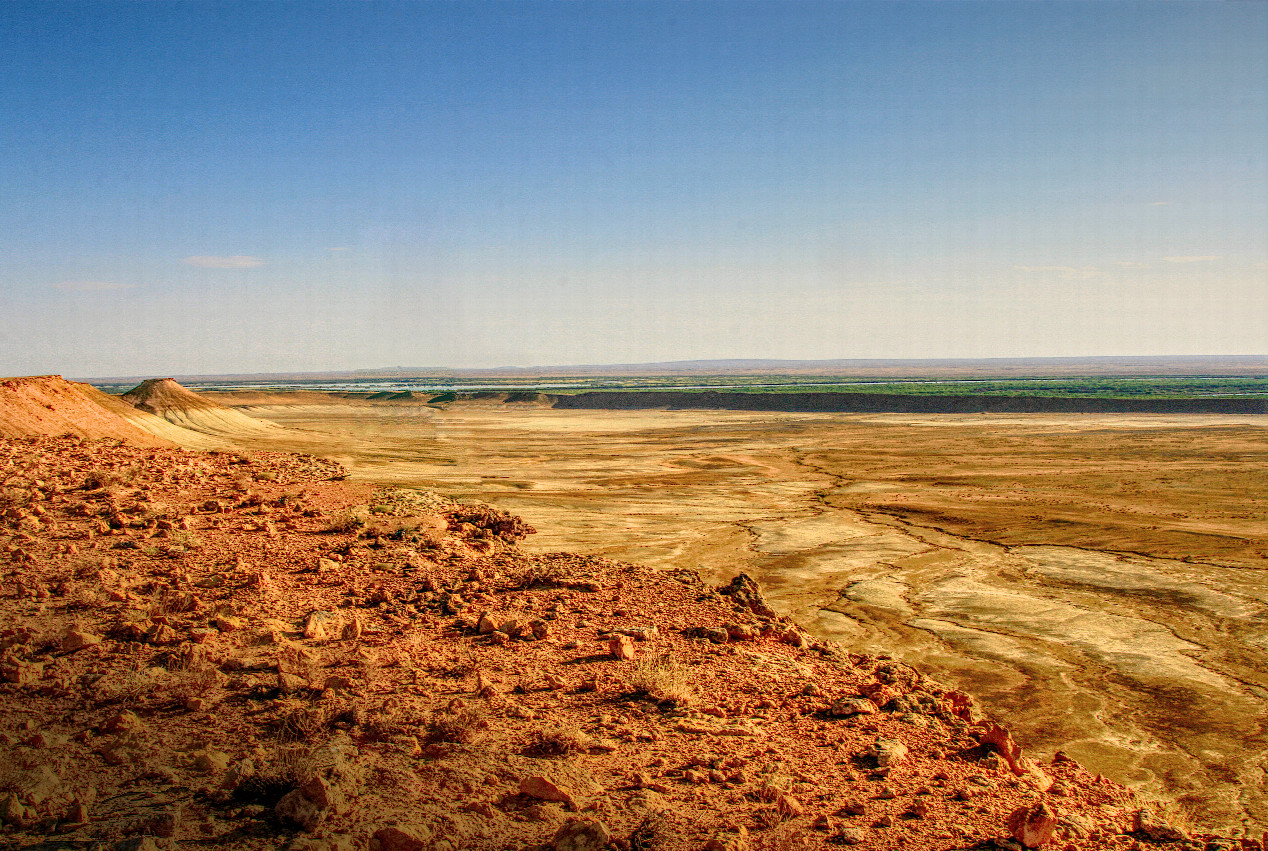 enormous crevasse splay at Amurdaya - coneshaped mountain is about 1 km Northnorth-East of confluence