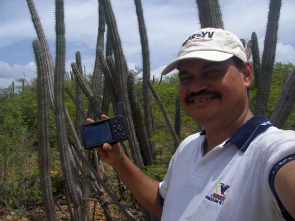 Héctor Rodriguez cerca del PC