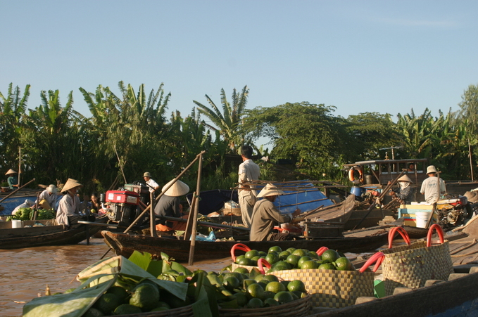 Tra On floating market