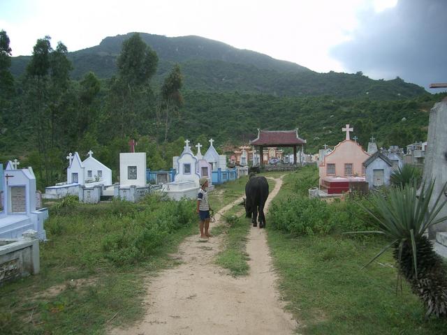 Graveyard on the way to confluence.