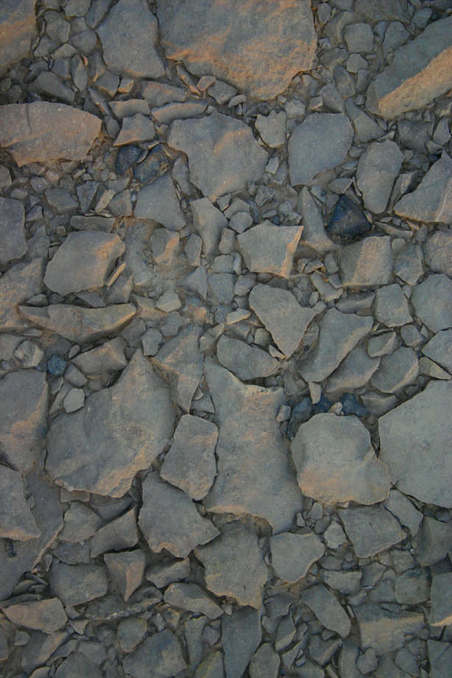 The pottery-like surface on top of Jabal Thamriy