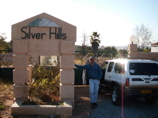 Entrance to the housing development. Confluence about 80 meters beyond palm tree.