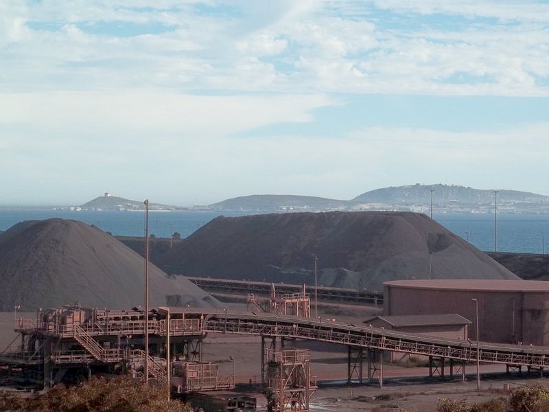 View of Saldanha harbor towards the south west from 200 m to the east of confluence